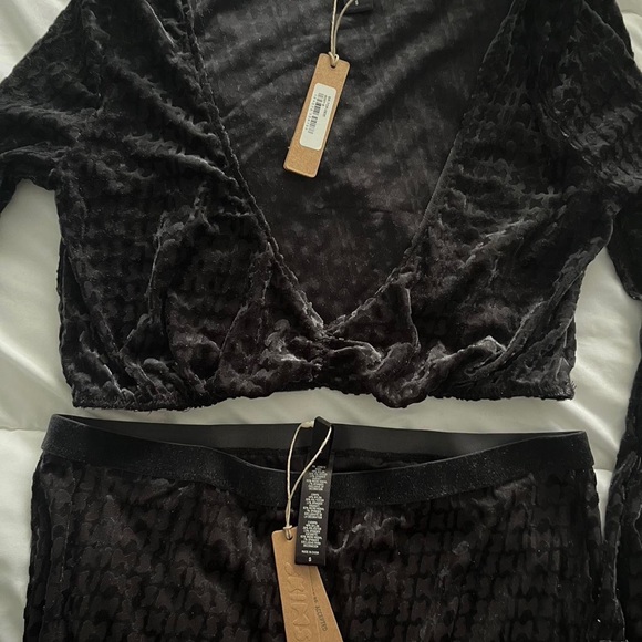 NWT RARE SKIMS Velvet Logo Collection Set - Picture 4 of 4